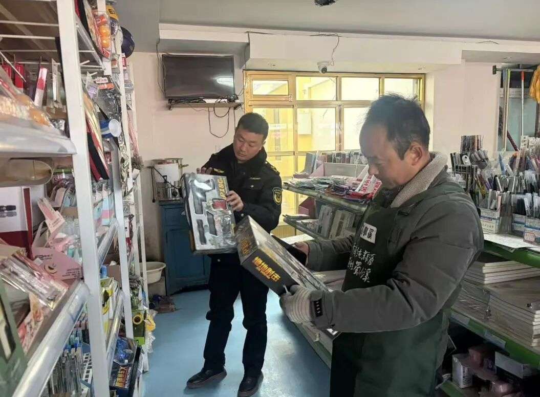 སློབ་གྲྭའི་མཐའ་འཁོར་ལ་ལྟ་སྐུལ་དོ་དམ་བྱེད་ཤུགས་ཆེ་རུ་བཏང་ནས་སློབ་མའི་མཁོ་ཆས་ཀྱི་སྤུས་ཚད་བདེ་འཇགས་འགག་སྒོ་ནན་སྲུང་བྱས།