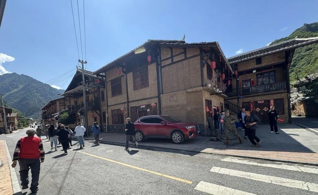 ཟུང་ཆུ་རྫོང་གསེར་མཚོ་ཡུལ་ཚོས་བྲུག་འགོག་ཡོམ་འགོག་སོགས་ཀྱི་སྣ་འཛོམས་མཁོ་བསྟུན་འཁྲབ་སྦྱོང་སྤེལ།