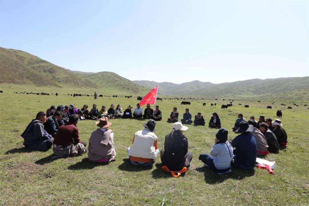 མཛོད་དགེ་རྫོང་རྨ་ཀླུང་སྒྲོག་འགྲེལ་ཚོ་ཆུང་གིས་སྟོད་མ་སྡེ་པར་སྒྲོག་འགྲེལ་བྱེད་སྒོ་སྤེལ།