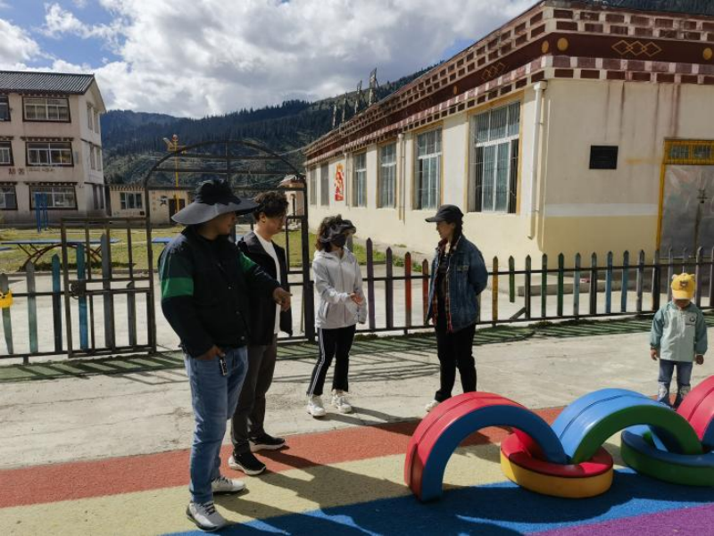 金马草原的阿勒泰回响——记温江区幼教帮扶工作者陈峥