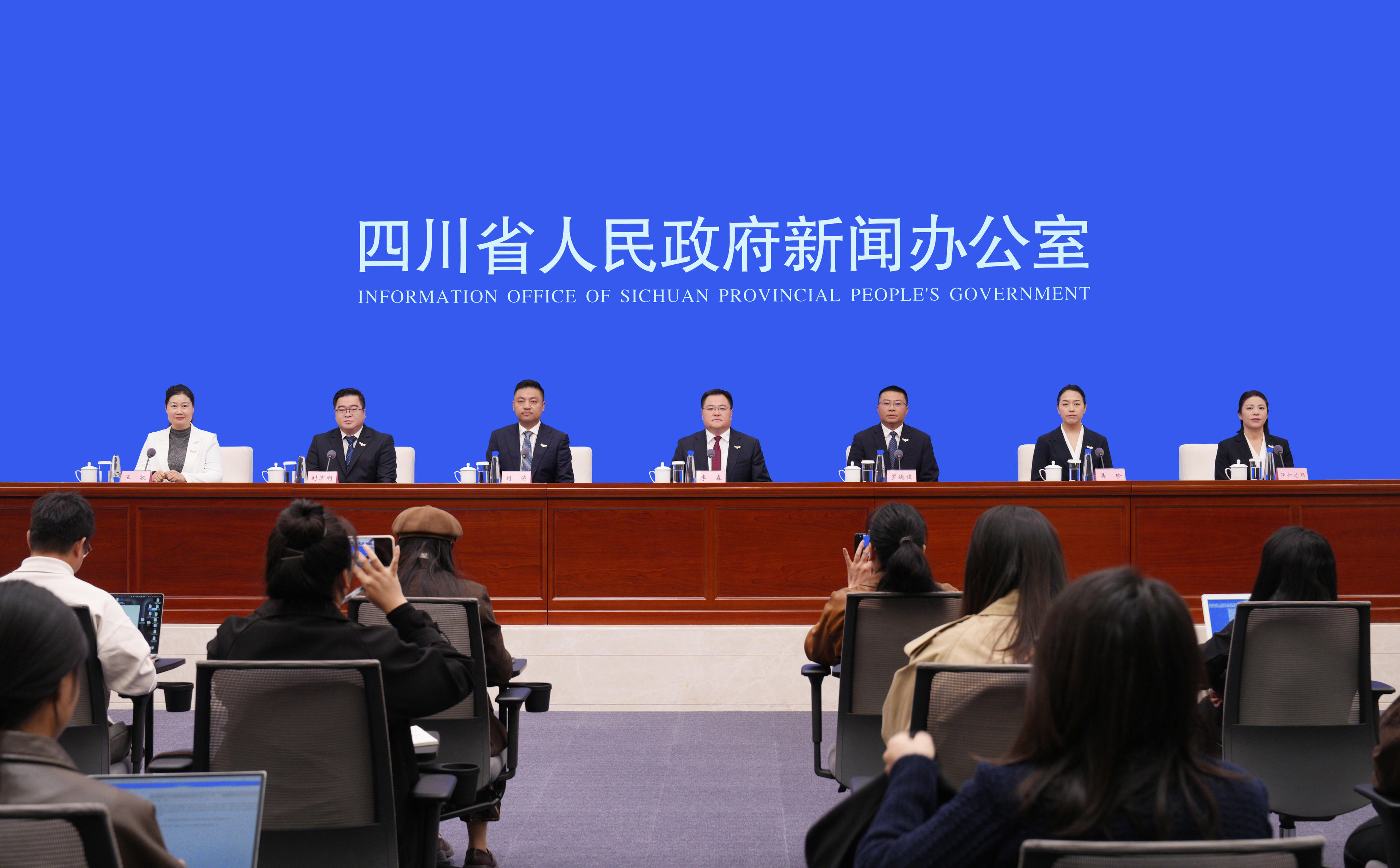 一个梦、一个环、一条河、一首歌、一条路
康定延长《康定情歌》世界级文化IP文旅产业链