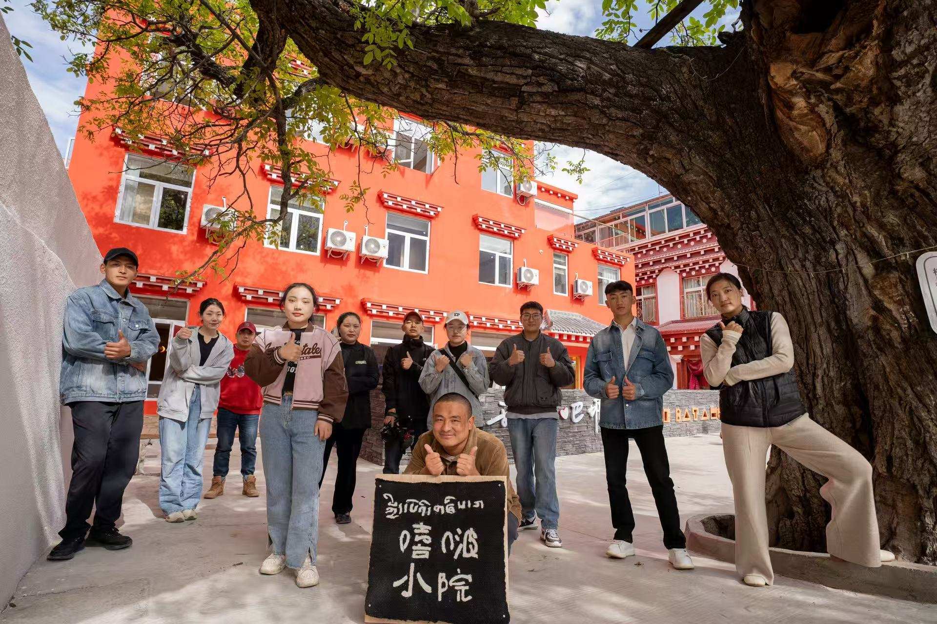 巴塘青年跟党干事创业：高原小城绽放青春梦想