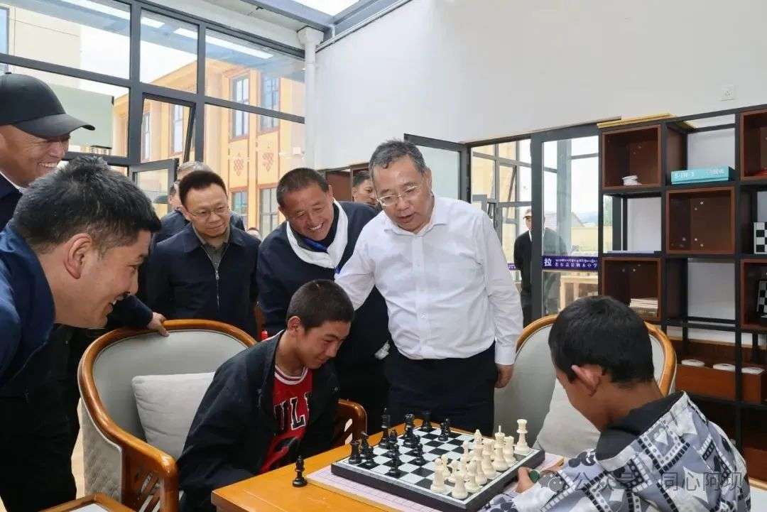 ཧྭ་ཞི་སྨན་ཁང་རུས་ནད་ཚན་ཁག་གི་ཆེད་མཁས་ཚོགས་པས་མཛོད་དགེ་རུ་རུས་ཚིགས་བརྗེ་བའི་གཤགས་བཅོས་དང་གསོ་སྦྱོང་ལས་སྒོ་སྤེལ།