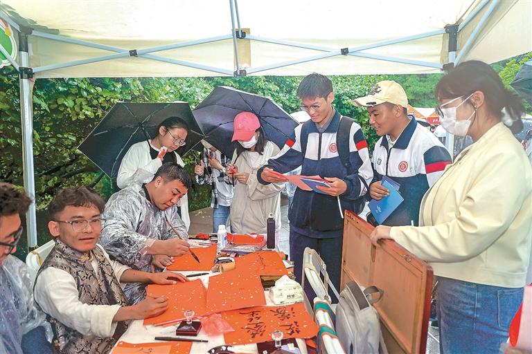 རིག་རྩལ་གྱི་འབྲེལ་ཟམ་བཙུགས། སེམས་མཐུན་གྱི་རྨང་གཞི་བཏིང་།