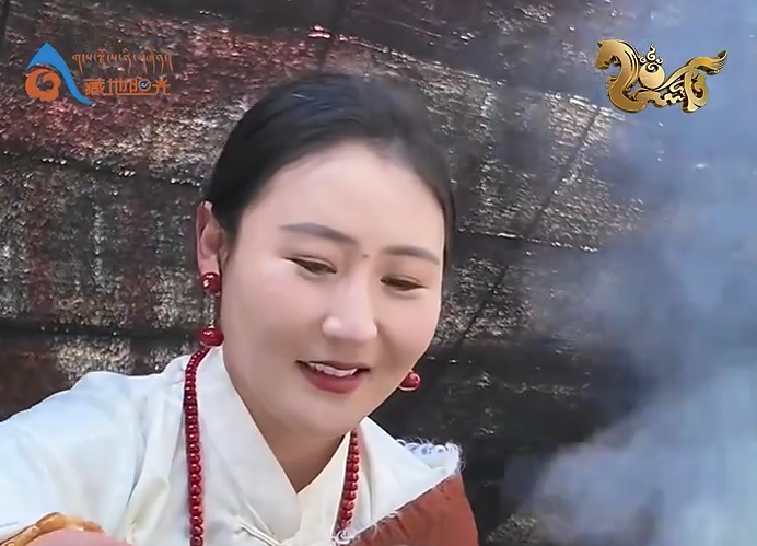 ལོ་གསར་པ་བཀྲ་ཤིས་བདེ་ལེགས།（拍摄：玉科雄鹰）  #大美道孚 #藏历火马年 #马年春节 点击关注→@藏地阳光全媒体