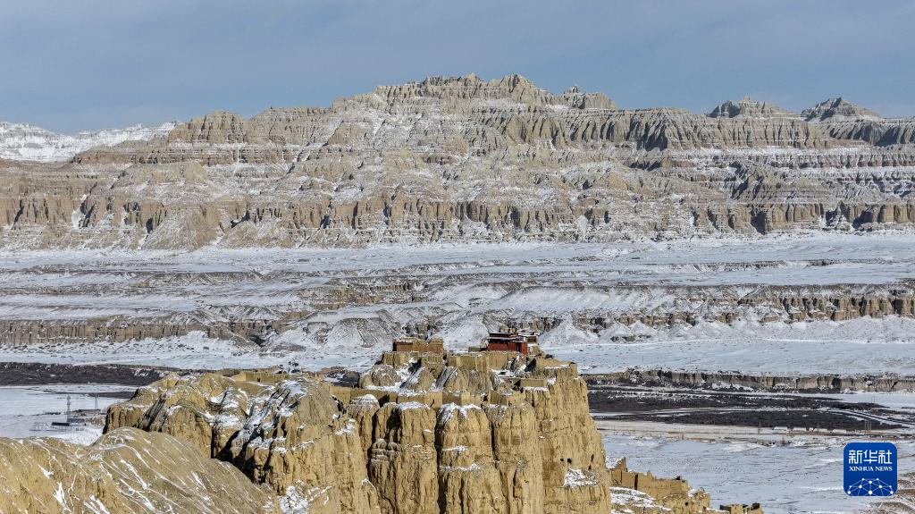 西藏札达：雪后古格王国遗址美如画