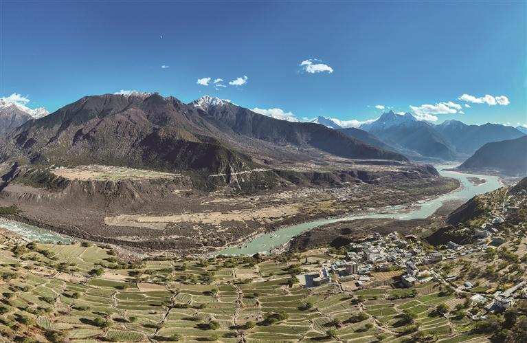 ༄༅།།སྨན་གླིང་ས་བབ་ལ་དཔྱིད་དཔལ་གྱི་ལམ་ཚོ་ངོམས།