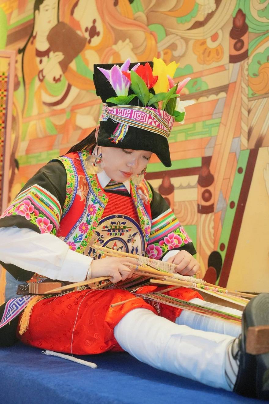 འབྲུག་ཆུའི་སྐ་རགས་ཚོན་ཁྲ།