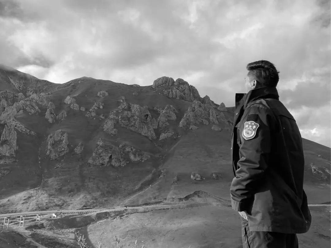 痛心！阿坝公安民警额旺格拉在抓捕命案逃犯时壮烈牺牲，年仅37岁