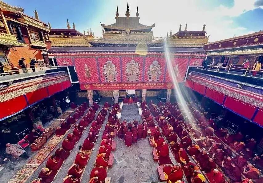 དགེ་འདུན་པ་13ལ་དགེ་བཤེས་ལྷ་རམས་པའི་མཚན་གནས་ཐོབ་འདུག