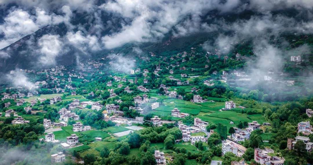 སི་ཁྲོན་ཞིང་ཆེན་དཀར་མཛེས་ཁུལ་རོང་བྲག་རྫོང་རྒྱས་ཁར་ཡུལ་གྲོང་སྡེར་འཛམ་གླིང་གི་ཡུལ་སྐོར་ཡུལ་སྡེ་ཡག་ཤོས་ཀྱི་མཚན་སྙན་ཐོབ།