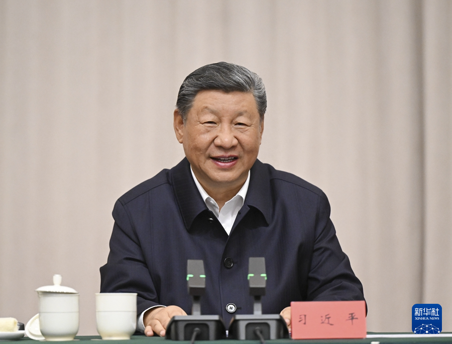 ཞི་ཅིན་ཕིང་གིས་དུས་རབས་གསར་པའི་ཏང་གི་བོད་སྐྱོང་མཛད་ཇུས་ཁྱོན་ཡོངས་ནས་ལག་བསྟར་བྱས་ནས། མཐུན་སྒྲིལ་དང་འབྱོར་ཕྱུག ཤེས་དཔལ། ཞི་མཐུན། མཛེས་སྡུག་བཅས་ལྡན་པའི་སྤྱི་ཚོགས་རིང་ལུགས་དེང་རབས་ཅན་གྱི་བོད་ལྗོངས་གསར་པ་འབད་པས་སྐྲུན་དགོས་ཞེས་ནན་སྟོན་གནང་ཡོད།
