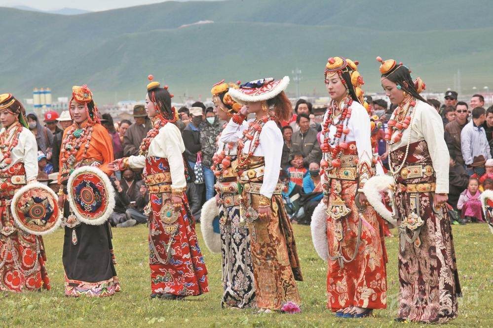༄༅།།བོད་ཀྱི་རྒྱན་གོས་ཀྱི་རིན་ཐང་གླེང་བ།
