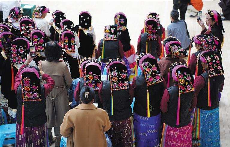 རྒྱལ་རོང་ས་ཆའི་བོད་རིགས་ཀྱི་འཚེམ་དྲུབ།