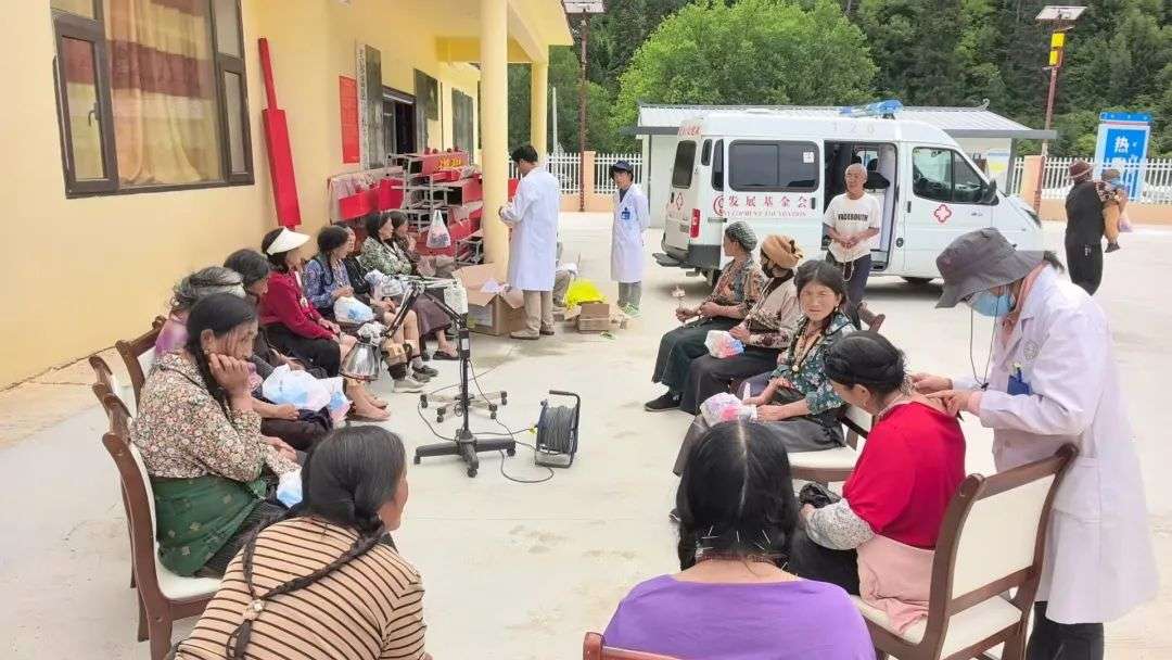 མཛོད་དགེ་རྫོང་གིས“སེ་འབྲུ”ལས་གཞིར་གཞིགས་ནས་ས་གནས་ཀྱི་ནད་གཞི་འགོག་བཅོས་ཞབས་ཞུའི་ལས་དོན་སྤེལ།