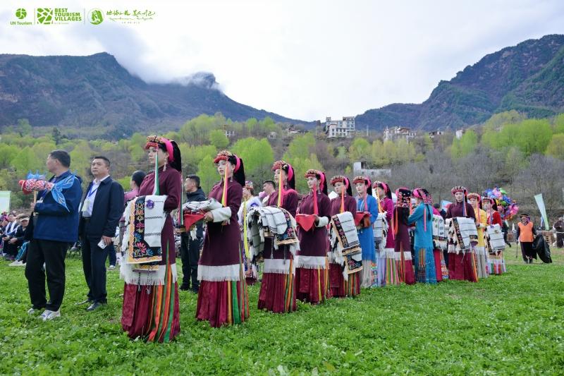 一捧乡土汇丹巴，一棵梨树共天涯——全国世界“最佳旅游乡村”丹巴“围花对话”