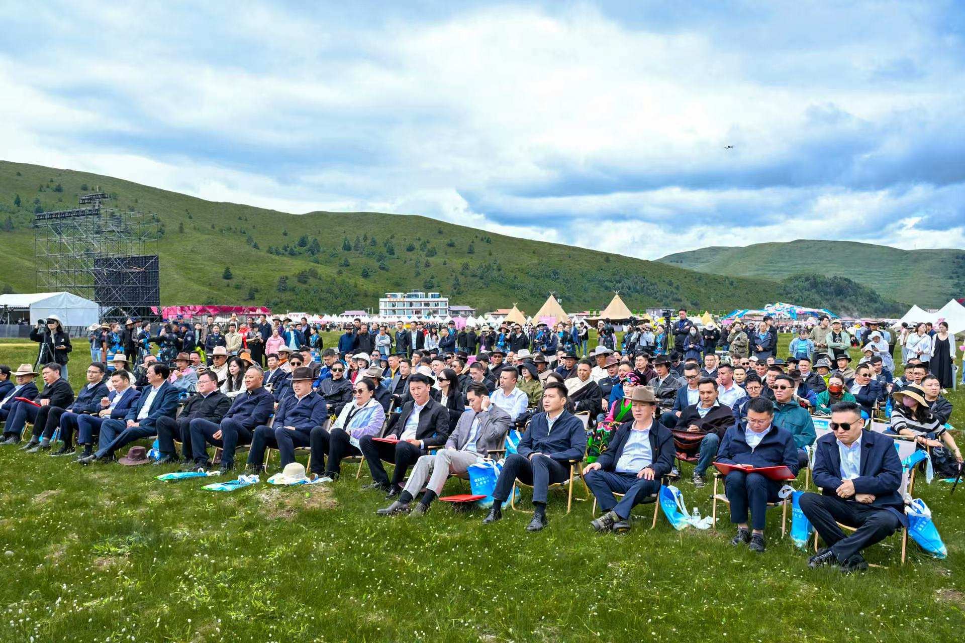 ཝང་ཞའོ་ཧུའེ་ཡིས་༼བདེན་འཚོལ་༽དུས་དེབ་ཐོག་མཚན་བཀོད་རྩོམ་ཡིག་སྤེལ།