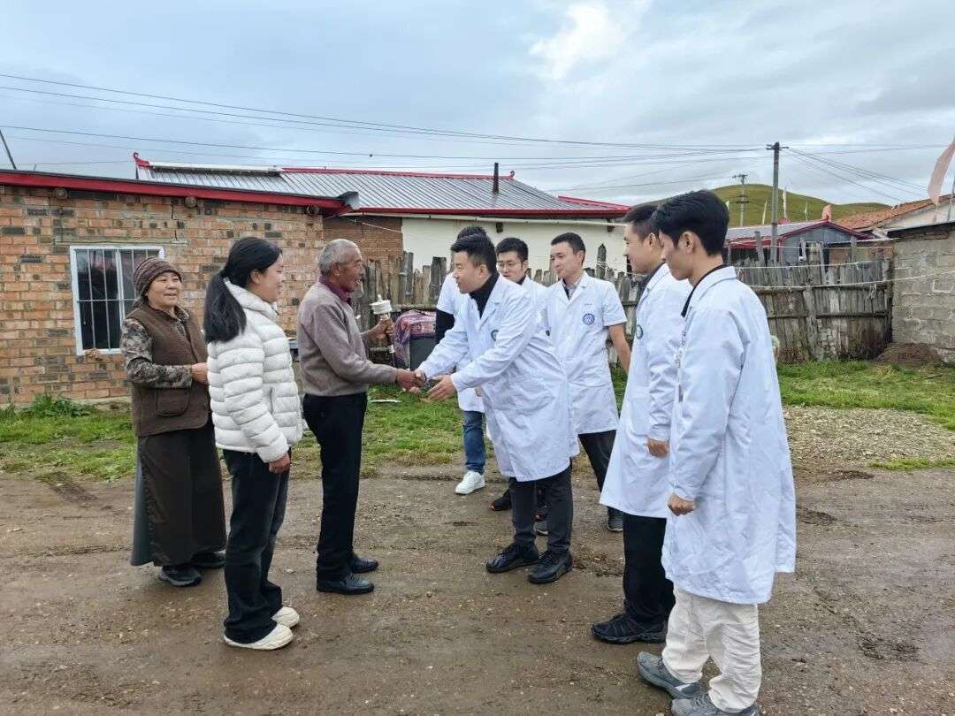ཧྭ་ཞི་སྨན་ཁང་རུས་ནད་ཚན་ཁག་གི་ཆེད་མཁས་ཚོགས་པས་མཛོད་དགེ་རུ་རུས་ཚིགས་བརྗེ་བའི་གཤགས་བཅོས་དང་གསོ་སྦྱོང་ལས་སྒོ་སྤེལ།