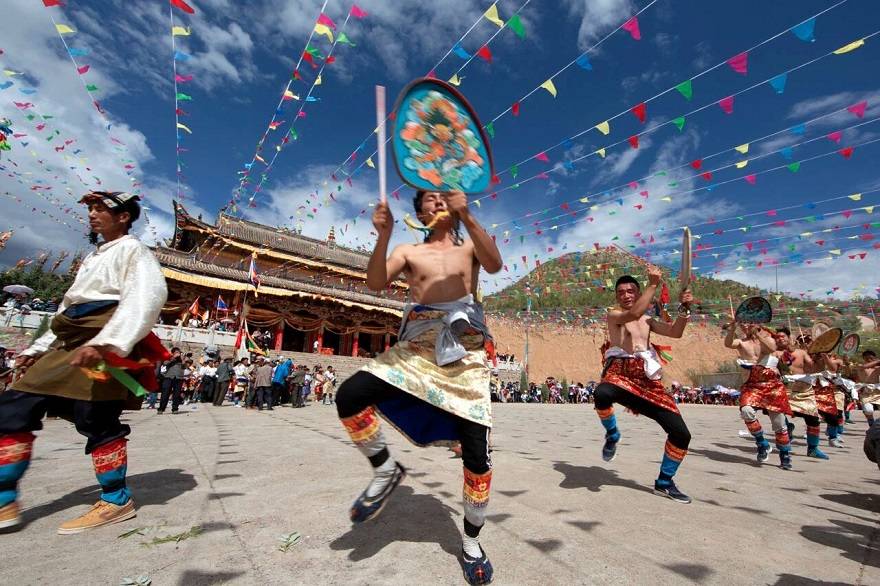 ༄༅།།སྙན་གྲགས་ཆེ་བའི་རེབ་གོང་ཀླུ་རོལ།