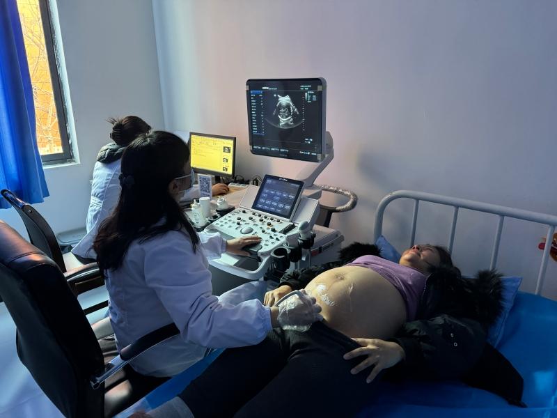 巴塘县“全免费＋交通补”为孕妈全程护航