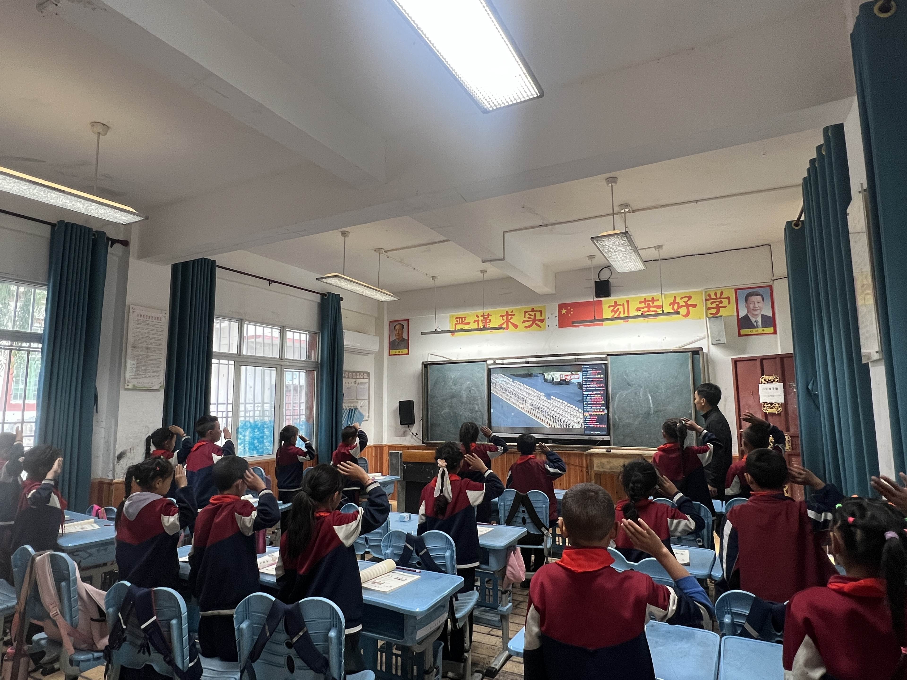 巴塘：阅兵之光，照亮高原儿女心膛