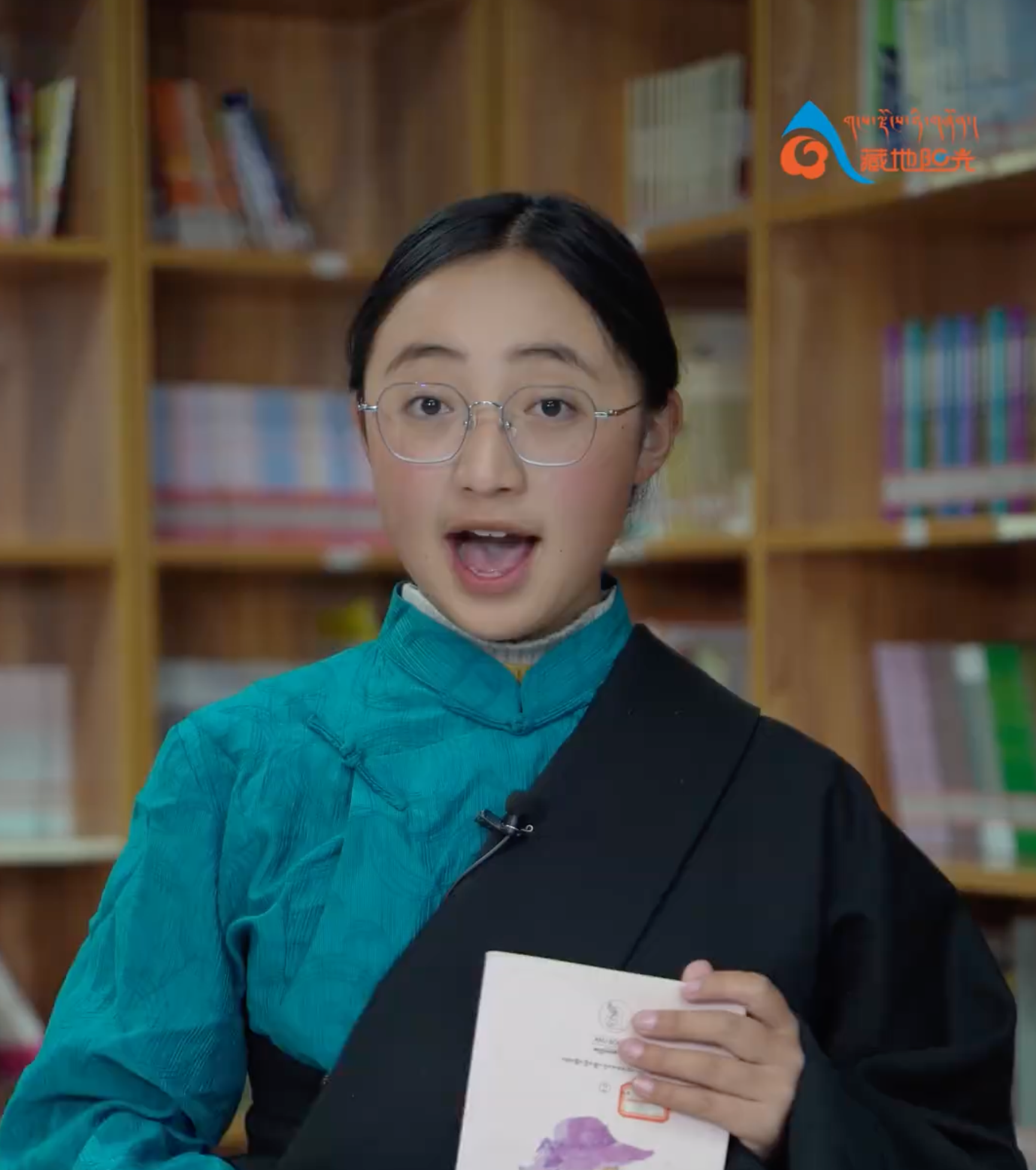 སི་ཁྲོན་ཞིང་ཆེན་རྔ་བ་རྫོང་བོད་ཡིག་སློབ་འབྲིང་གི་སློབ་མ། བསོད་ནམས་འཚོ།【ནོར་གླིང་ལམ་ཡིག】#世界读书日｜一人一书·分享阅读力量#全民阅读 （藏地阳光全媒体中心与阿坝县融媒体中心联合制作）点击关注→@藏地阳光全媒体