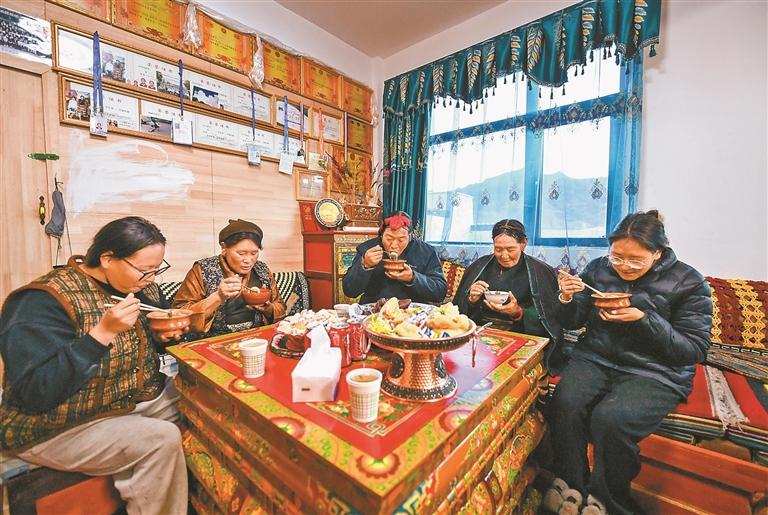 ༄༅།།གཞིས་རྩེར་སོ་ནམ་ལོ་གསར་གྱི་དགུ་ཐུག་གི་སྐོར།