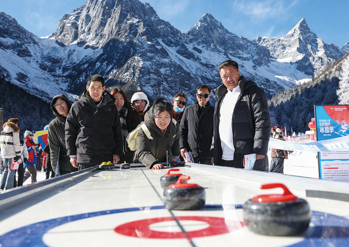 四川省第八届全民健身冰雪季启幕