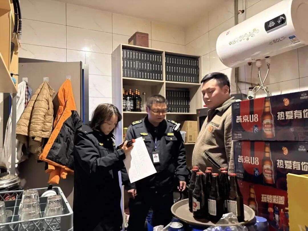 མཛོད་དགེ་རྫོང་ཁྲོམ་རའི་ལྟ་སྐུལ་དོ་དམ་ཅུས་ཀྱིས་རོལ་རྩེད་ཁང་དུ་ཆང་རག་ལ་ཆེད་དོན་འཕྲལ་རྒོལ་ཞིབ་བཤེར་བྱས།