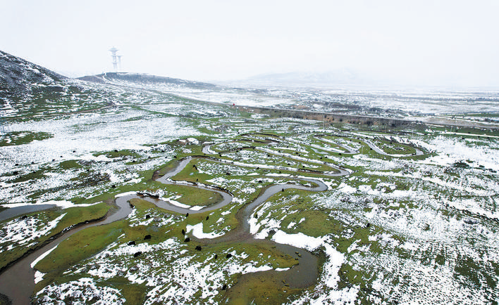 红原县月亮湾却迎来一场不期而遇的夏雪