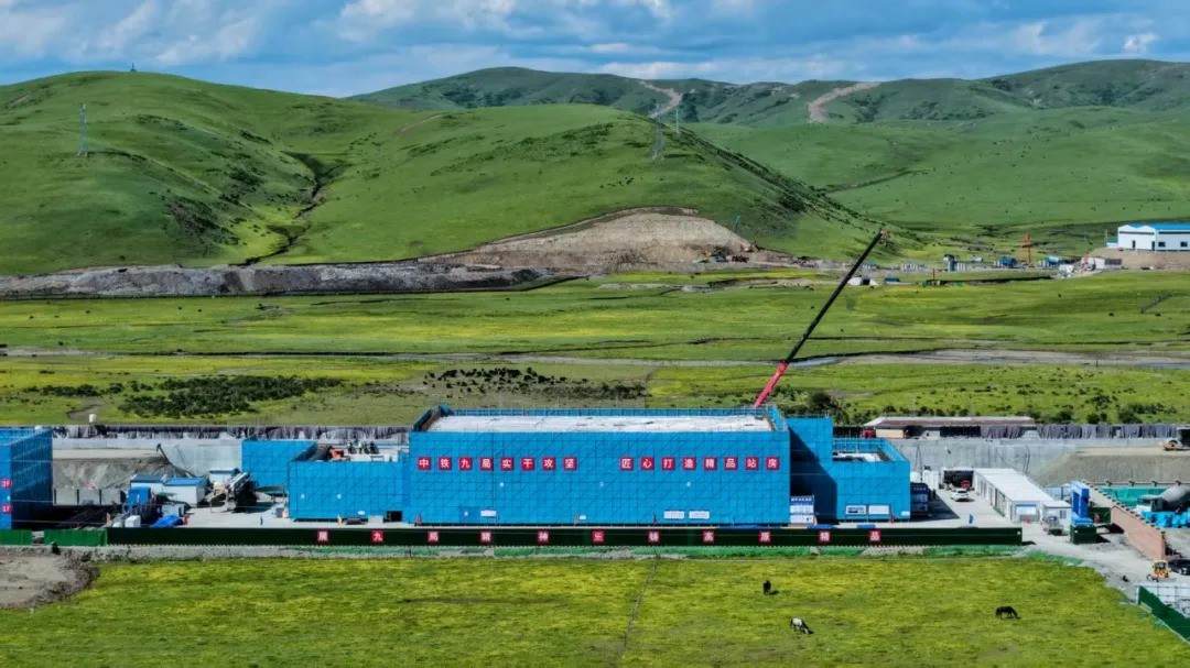 ཁྲེང་ཏུའུ་ནས་མཛོད་དགེ་རྩྭ་ཐང་བར་ཆུ་ཚོད་2.5ཡི་ནང་སླེབས་ཐུབ་རེ་འདུག