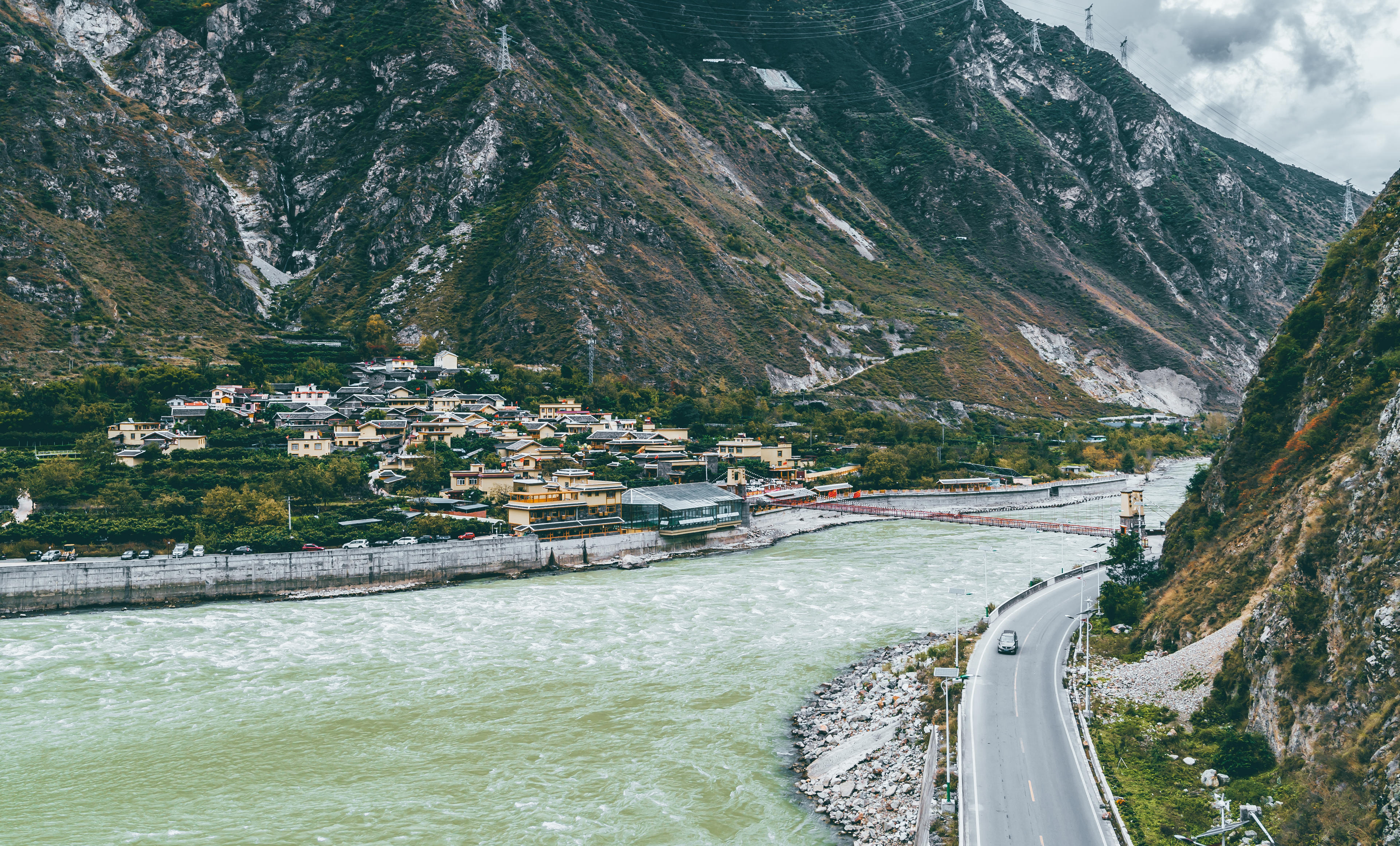 村庄变景区、村民变股民、农房变民宿……康定市若吉村农旅融合打造全省乡村振兴示范村