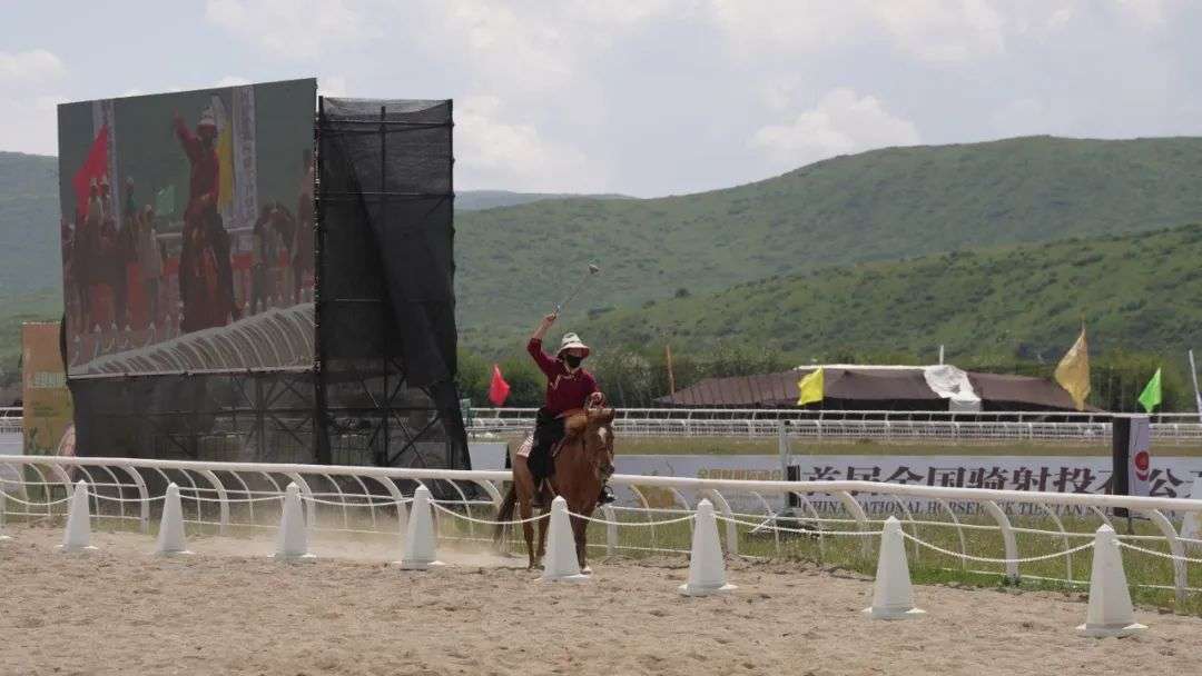 ༄༅།།མཐོ་སྒང་གི་ལྷ་བྱ་ཁྲུང་ཁྲུང་སྐེ་ནག