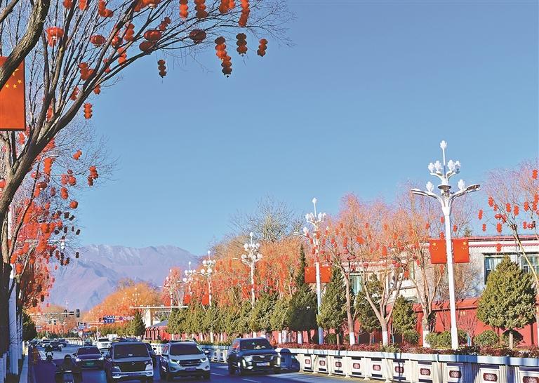 དཔྱིད་གསར་དུས་ཆེན་དང་བོད་ཀྱི་ལོ་གསར་འཆར་ཉེའི་མཚམས་སུ་ལྷ་སའི་རྣམ་པ་མཛེས་སྡུག་ལྡན།