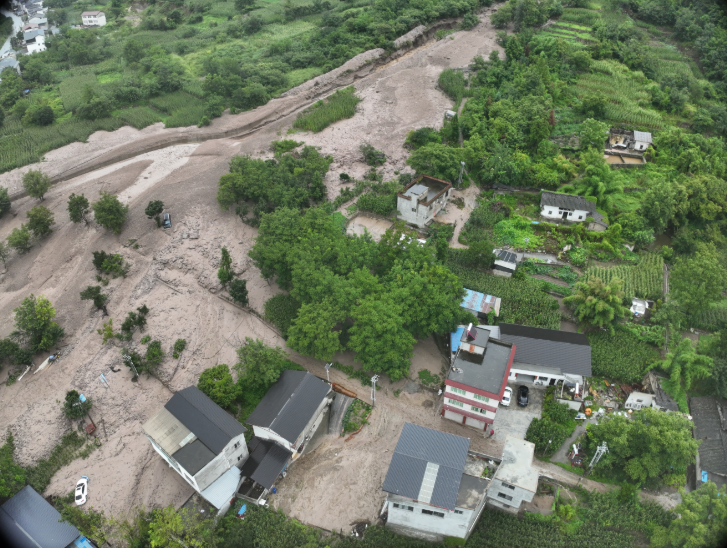 15000立方米山洪泥石流暴发，这93人为何能成功避险？