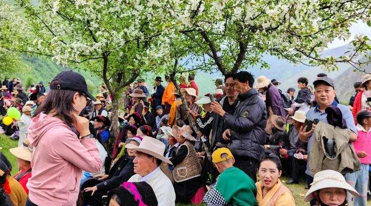 ད་ལོ་རང་རྒྱལ་གྱི་གྲོང་གསེབ་ཐོན་ལས་འཕེལ་རྒྱས་ཆེན་པོ་བྱུང་བ།