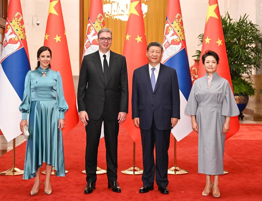 习近平同塞尔维亚总统武契奇会谈
