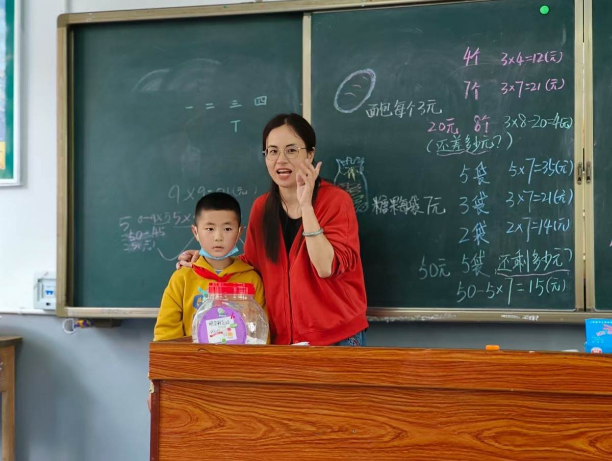 道孚：让民族团结之花绽放在雪域校园