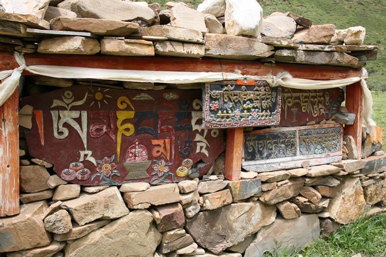༄༅།།བོད་ཡུལ་གྱི་རྡོ་རྐོས་ཡིག་གཟུགས་བྱུང་ཚུལ་ལ་ཅུང་ཟད་དཔྱད་པ།