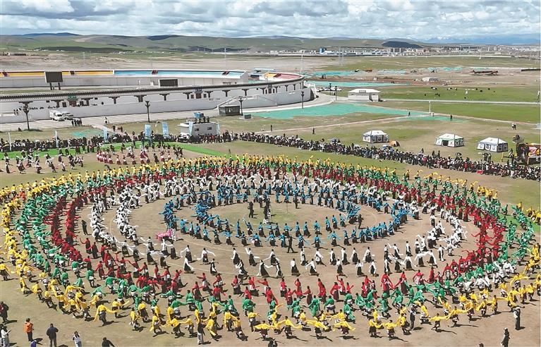 མི་སྟོང་གི་ནག་ཆུའི་སྒོར་གཞས་ཀྱིས་འཛམ་གླིང་གི་ཟིན་ཐོ་བཏོད་པ།