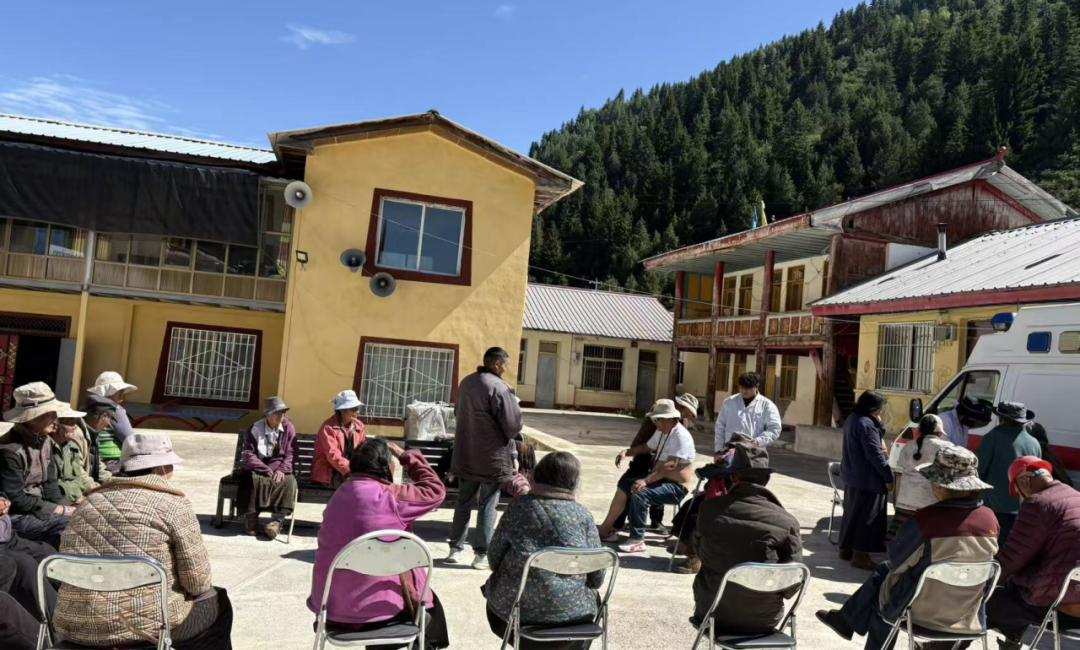 དམངས་ཕན་འོས་འགན་སྨན་བཅོས་བྱེད་སྒོ་སྤེལ་ནས་དམངས་འཚོར་འགན་སྲུང་བྱས།