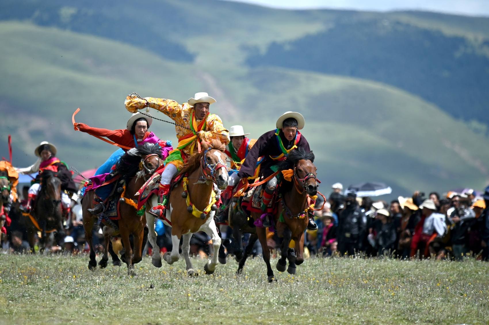 2025ལོའི་བོད་ལྗོངས་ནག་ཆུ་གྲོང་ཁྱེར་གྱི་འཆར་ཅན་རྟ་རྒྱུག་དུས་ཆེན་འགོ་ཚུགས་པ།