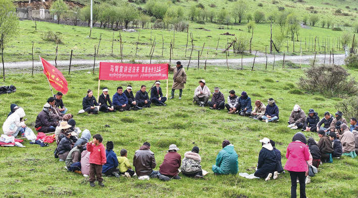 ཞི་ཅིན་ཕིང་གིས་ཧྲང་ཧའེ་མཉམ་ལས་རྩ་འཛུགས་ཁོངས་མིའི་རྒྱལ་ཁབ་ཀྱི་གཙོ་བདག་ལས་འཛིན་ལྷན་ཚོགས་ཀྱི་ཚོགས་འདུ་ཐེངས་ཉེར་ལྔ་པ་གཙོ་སྐྱོང་དང་གསུང་བཤད་གལ་ཆེན་གནང་བ།